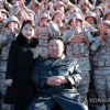 Ông Kim Jong-un lần thứ 2 xuất hiện cùng con gái