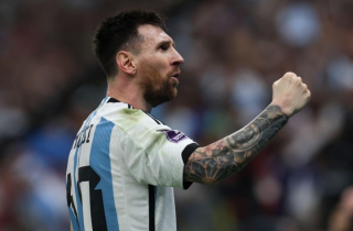Messi sánh ngang Maradona, lập thêm 1 kỷ lục