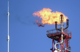 EU thông qua mức áp trần đối với giá dầu mỏ của Nga
