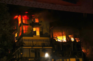 Hỏa hoạn lúc nửa đêm, 4 căn nhà phố cổ Hà Nội bị thiêu rụi