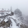 Du khách ngất ngây ngắm tuyết trên đỉnh Fansipan