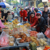 'Chợ nhà giàu' nườm nượp người dân đi mua đồ lễ ngày 30 Tết
