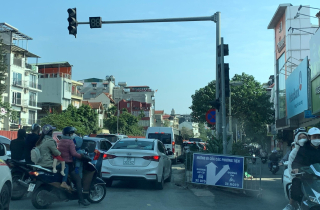 Hà Nội tiếp tục rào chắn, phân luồng giao thông đường Âu Cơ phục vụ thi công