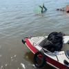 Va chạm với sà lan, thuyền máy chở 12 khách lật úp xuống sông
