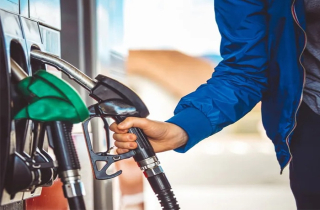 Chuyên gia: Giá xăng dầu nhiều 'dị biệt', cần rút ngắn chu kỳ điều chỉnh