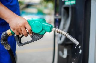 Dầu thế giới lên 80 USD/thùng, giá xăng trong nước sẽ ra sao?