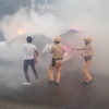 Hà Nội: Ô tô Mercedes đang đi bốc cháy ngùn ngụt