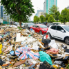 Dân chặn xe vào bãi rác Xuân Sơn, hàng trăm tấn rác ở Hà Nội bị ùn ứ