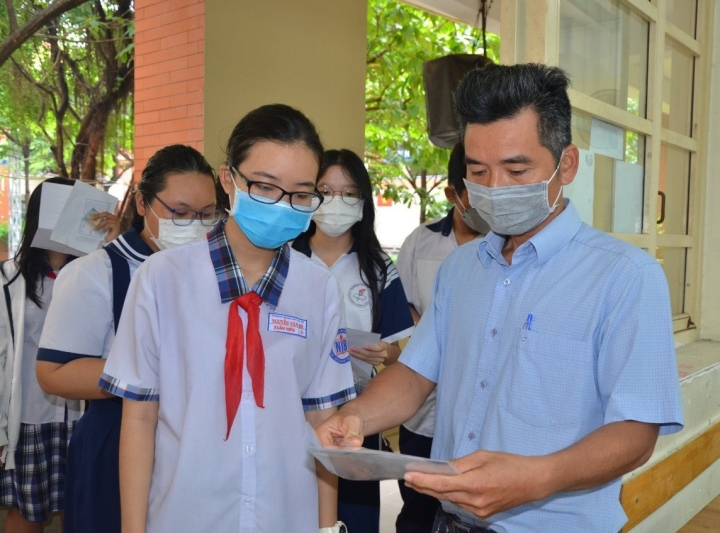 tuyen-sinh-lop-10-o-tphcm-17373140