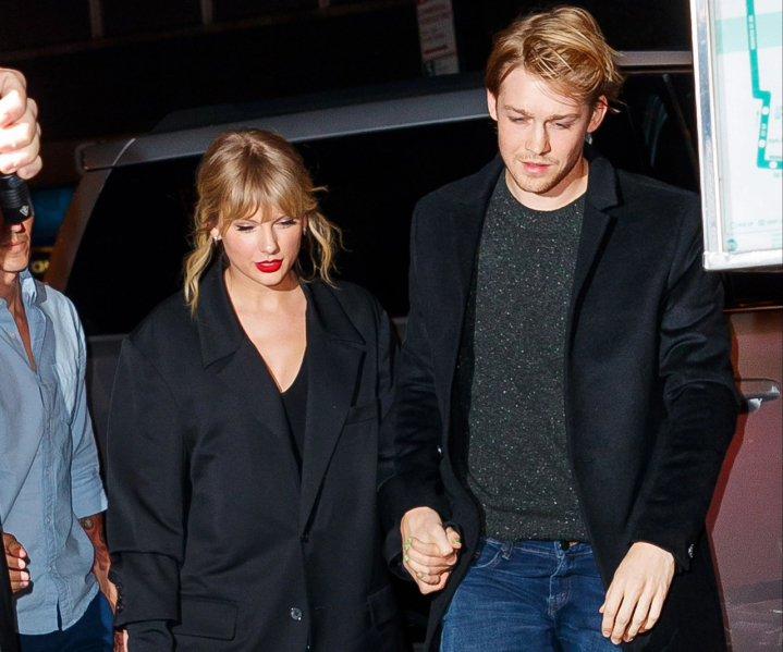 taylor_swift_and_joe_alwyn_arrive_at_zuma_on_october_06_news_photo_1645281713_1