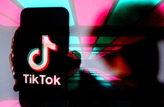 Thuật toán TikTok đưa người dùng tới vô thức lướt video đến khi kiệt sức