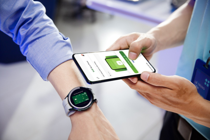 0715_ra-mat-vcb-tap-to-phone_1_Copy