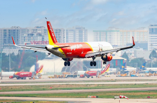 Ấn tượng máy bay Vietjet sơn biểu tượng du lịch TP.HCM