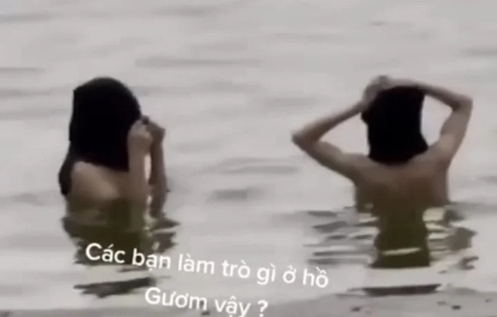 2-co-gai-tam-ho-guom-20505922