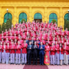 Nguyễn Thị Oanh nhận Huân chương lao động hạng Nhì