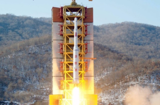 Triều Tiên phóng vệ tinh, Nhật Bản và Hàn Quốc phát báo động