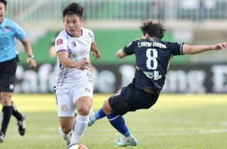 CLB Hà Nội tự bắn vào chân trong cuộc đua vô địch V-League