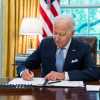 Ông Biden ký ban hành luật nâng trần nợ công sau nhiều tuần tranh cãi