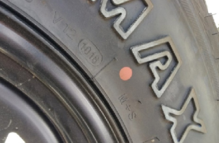 Những chấm tròn vàng, đỏ trên lốp ô tô có tác dụng gì?