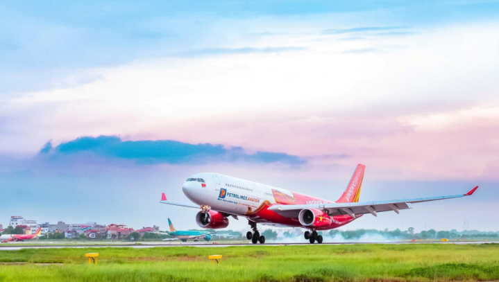 A330 at HAN
