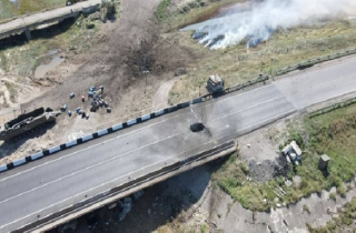 Cầu ở Crimea lại bị tấn công