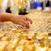 Giá vàng tiếp tục giảm, vàng thế giới “thủng” ngưỡng 1.900 USD