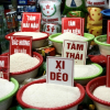 Giá gạo xuất khẩu Việt Nam vượt Thái Lan, giá bán lẻ trong nước tăng thêm 1.200 đồng/kg