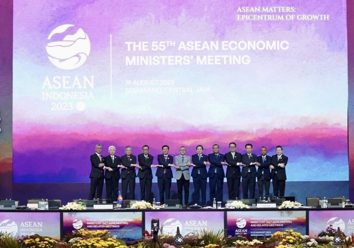 bo-truong-kinh-te-cac-nuoc-thanh-vien-asean-va-tong-thu-ky-asean-kao-kim-hourn-12091611