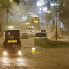Hong Kong hứng lượng mưa kỷ lục 140 năm, đường phố chìm trong biển nước