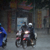 Mưa rào kèm giông khắp cả nước, nguy cơ ngập úng