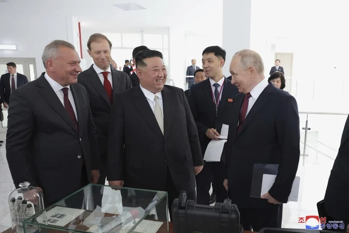 kim-jong-un-tham-nga-19043299