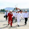 Chủ tịch HĐTV Petrovietnam Hoàng Quốc Vượng thăm khu vực cảng chế tạo chân đế điện gió ngoài khơi