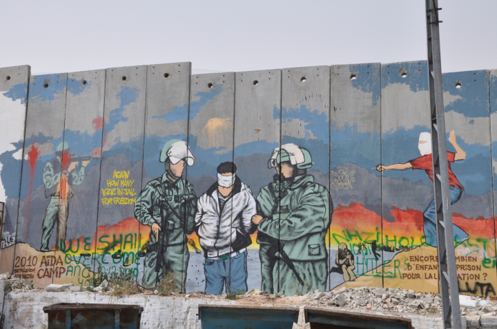 Những bức tranh thế này có khắp nơi ở Palestin