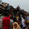 Tàu hỏa đâm nhau tại Bangladesh, hơn 100 người thương vong