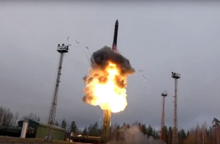 Tụt hậu trước đối thủ, Mỹ tìm cách kiềm chế công nghệ tên lửa của Nga