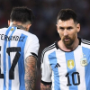 Messi nổi giận, bóp cổ đối thủ trong trận thua của Argentina