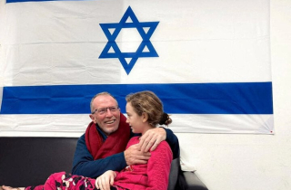 Nhiều con tin được thả tự do, các gia đình Israel hạnh phúc không thốt lên lời