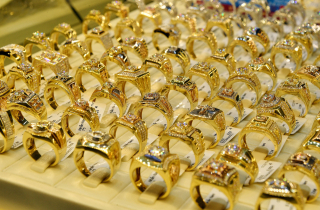 Đắt nhất lịch sử: Vàng miếng 74,5 triệu đồng/lượng, vàng nhẫn hơn 62 triệu đồng