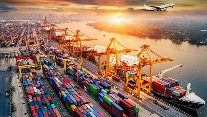 thang-8-kim-ngach-xuat-nhap-khau-hang-hoa-can-moc-tren-62-ty-usd-20230911162311
