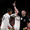 Trọng tài gây tranh cãi: Liverpool mất phạt đền, Man Utd nhận thẻ đỏ oan ức?