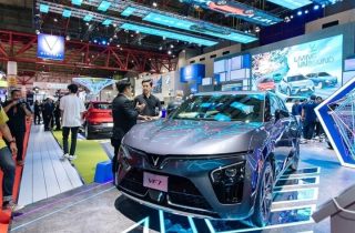 Cận cảnh những mẫu SUV VinFast tay lái nghịch lần đầu lộ diện tại Indonesia