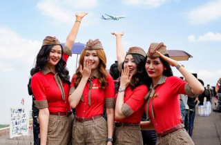 Ấn tượng hình ảnh tiếp viên hàng không Vietjet tại Singapore Airshow 2024