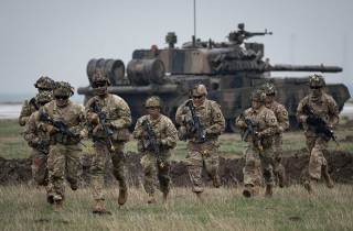 NATO bối rối sau tuyên bố về Ukraine của Tổng thống Pháp