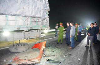 Khẩn trương khắc phục hậu quả vụ tai nạn 2 người tử vong trên cao tốc Cam Lộ - La Sơn