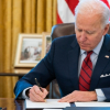 Tổng thống Biden ký thông qua gói chi tiêu Chính phủ trị giá 1.200 tỷ USD