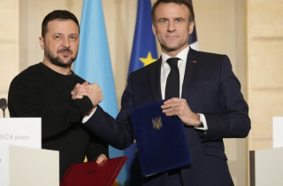 Pháp phải 'thắt lưng buộc bụng' viện trợ cho Ukraine