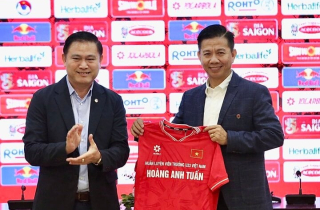 Người thay HLV Troussier dẫn dắt U23 Việt Nam nhận lương bao nhiêu?
