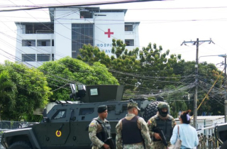 Cựu Phó Tổng thống Ecuador nhập viện sau 3 ngày bị bắt