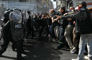 Biểu tình biến thành bạo lực tại Argentina, nhiều người bị bắt
