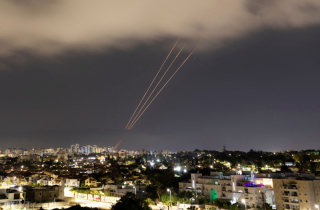 Trung Đông lại sục sôi khi Iran tấn công Israel